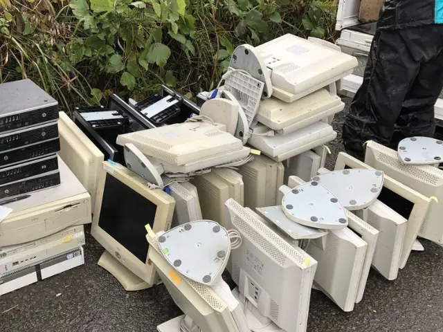 不要な液晶モニター処分